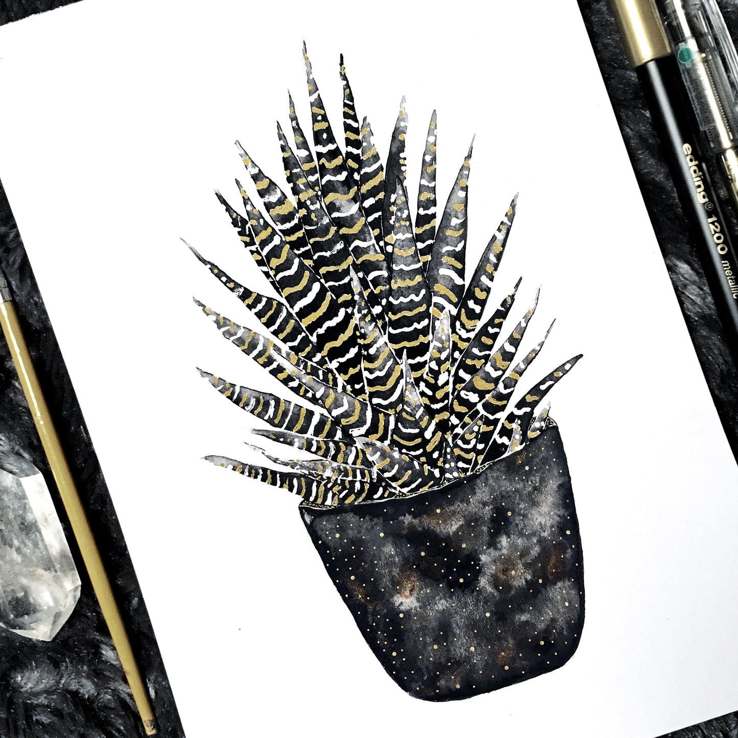 Affiche de plante Sansevieria, illustration botanique noir et or