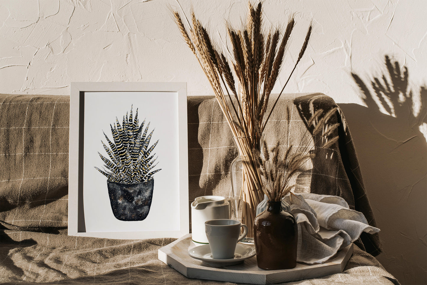 Affiche de plante Sansevieria, illustration botanique noir et or
