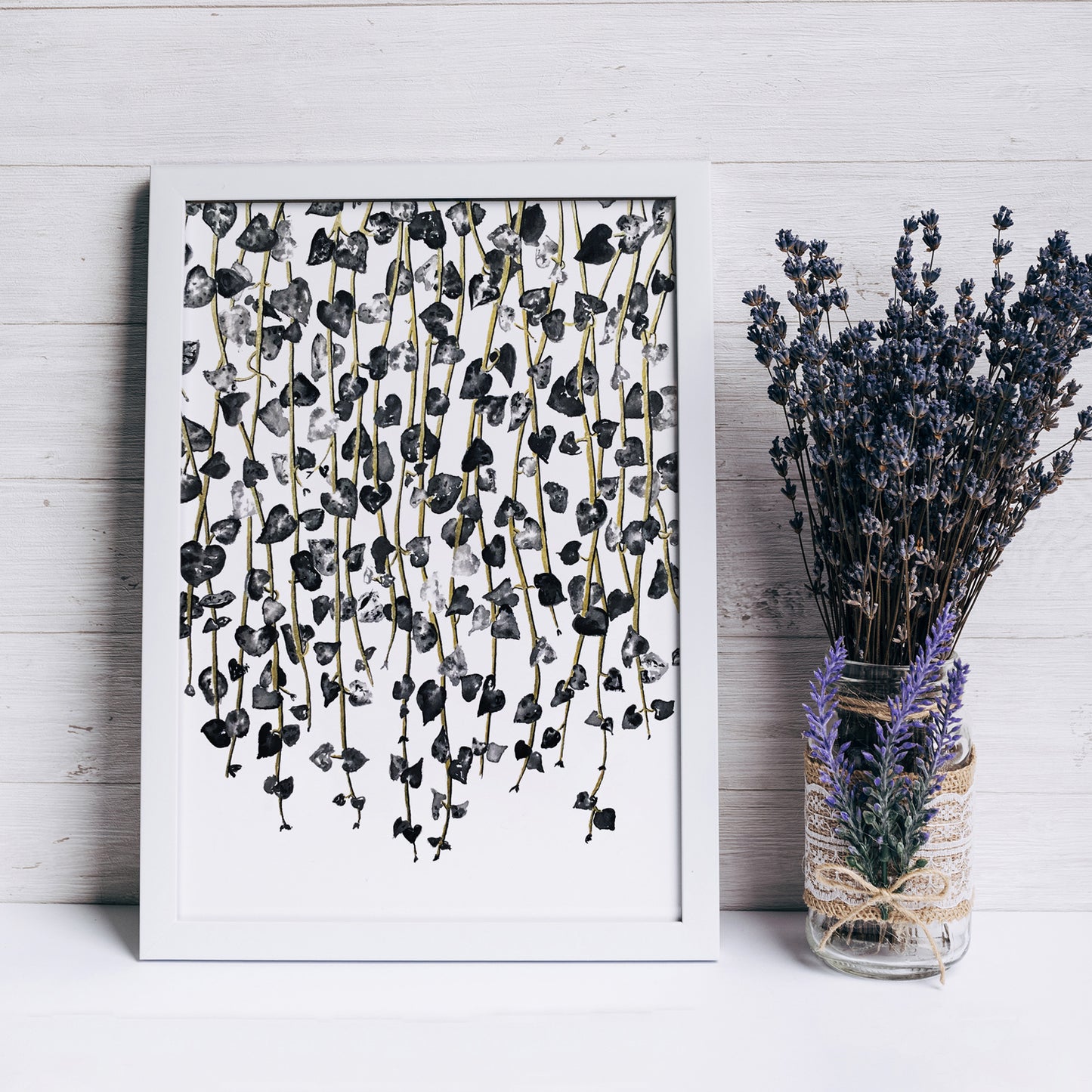 Affiche de plante Chaîne de coeurs, illustration botanique noir et or